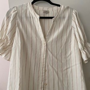 White and tan shirt cremiuex